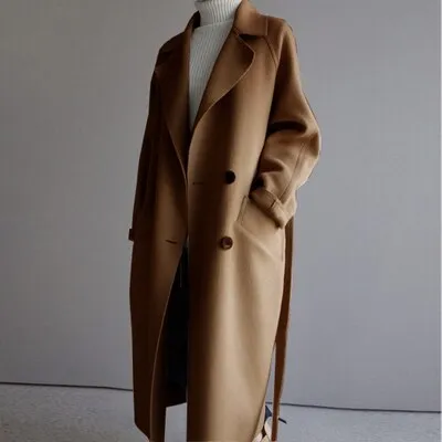 Eleganter langer damenmantel aus wolle - zeitlos und warm