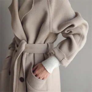 Eleganter langer damenmantel aus wolle - zeitlos und warm
