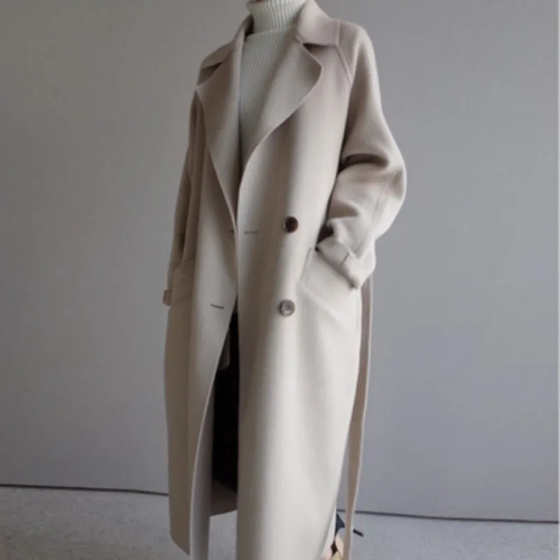 Eleganter langer damenmantel aus wolle - zeitlos und warm