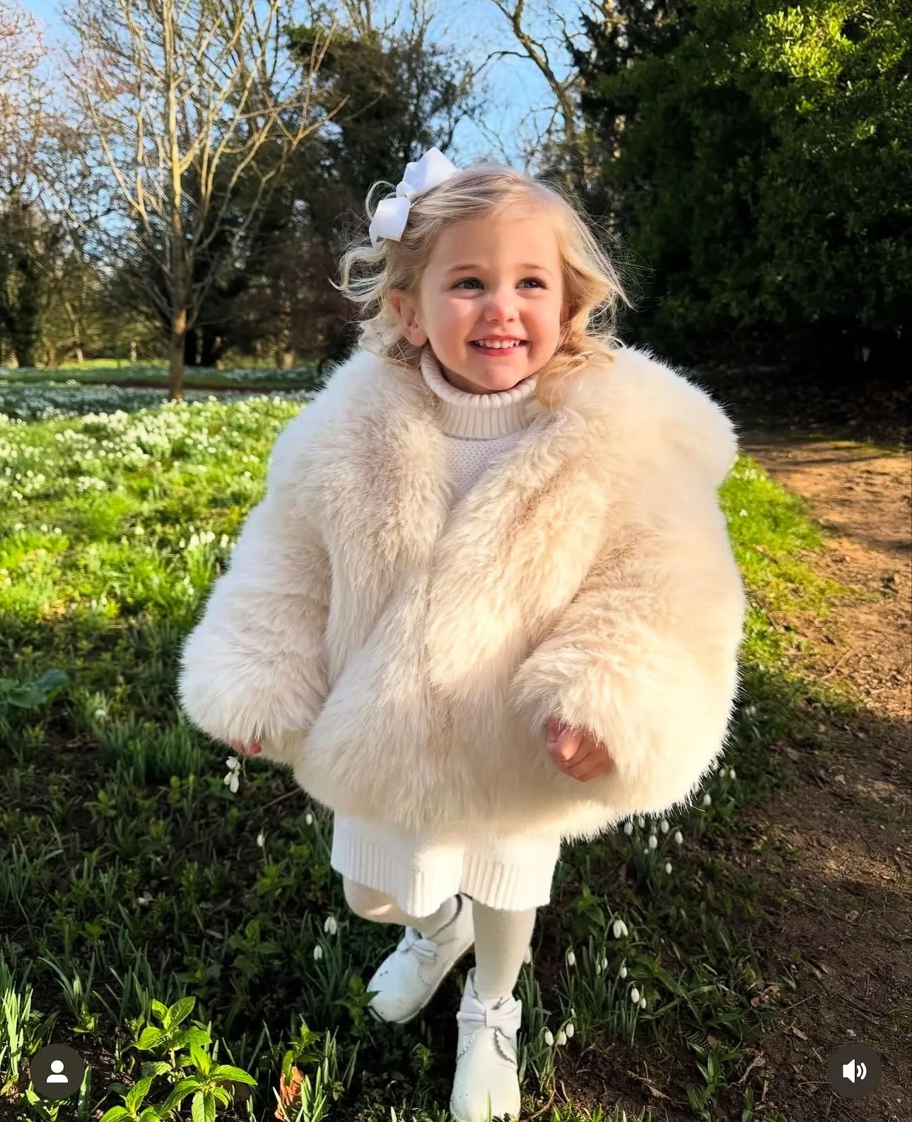 MI LOVES SIGNATURE SYNTHETIC Little Bear Bomber jacket in Ivory.