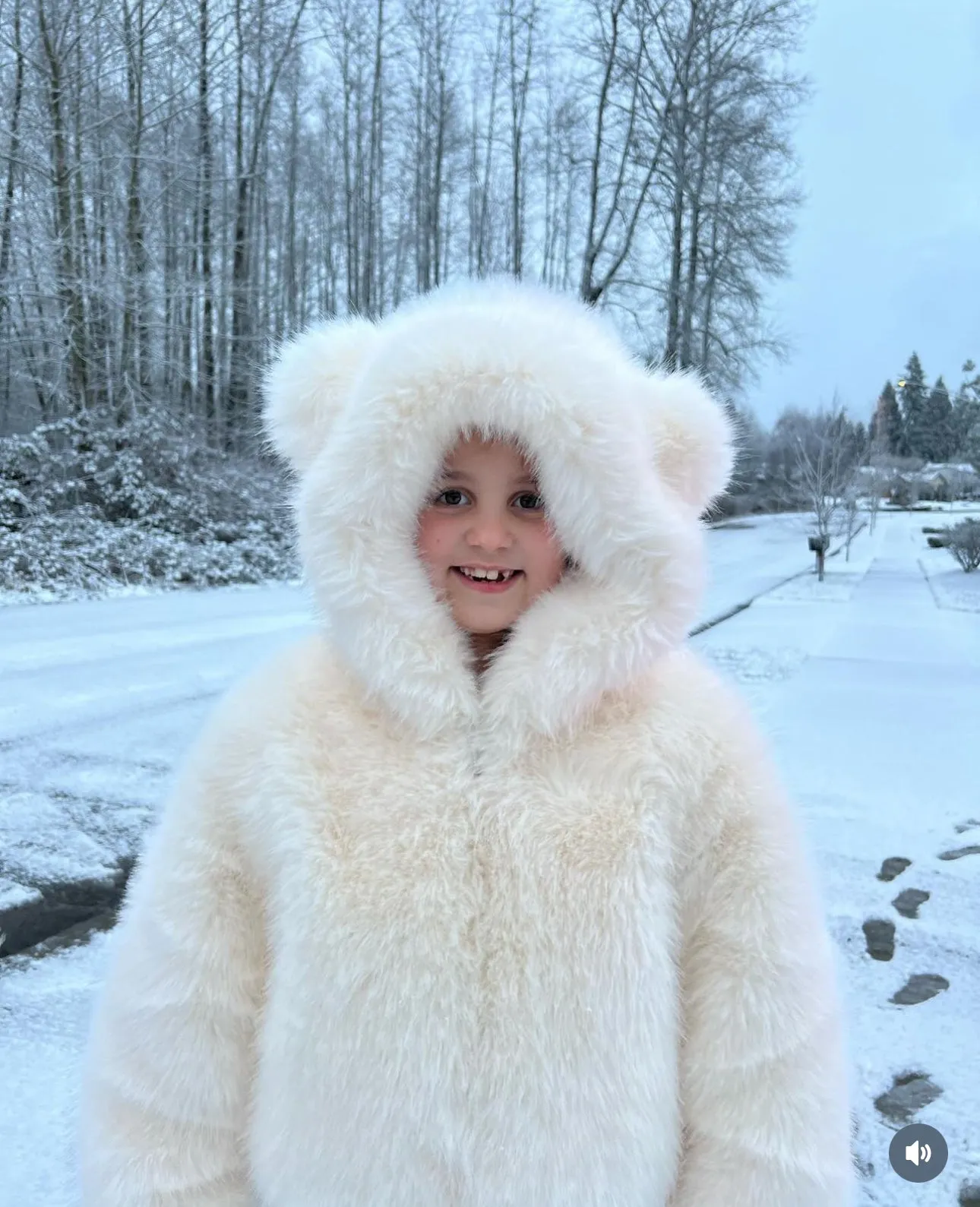 MI LOVES SIGNATURE SYNTHETIC Little Bear Bomber jacket in Ivory.
