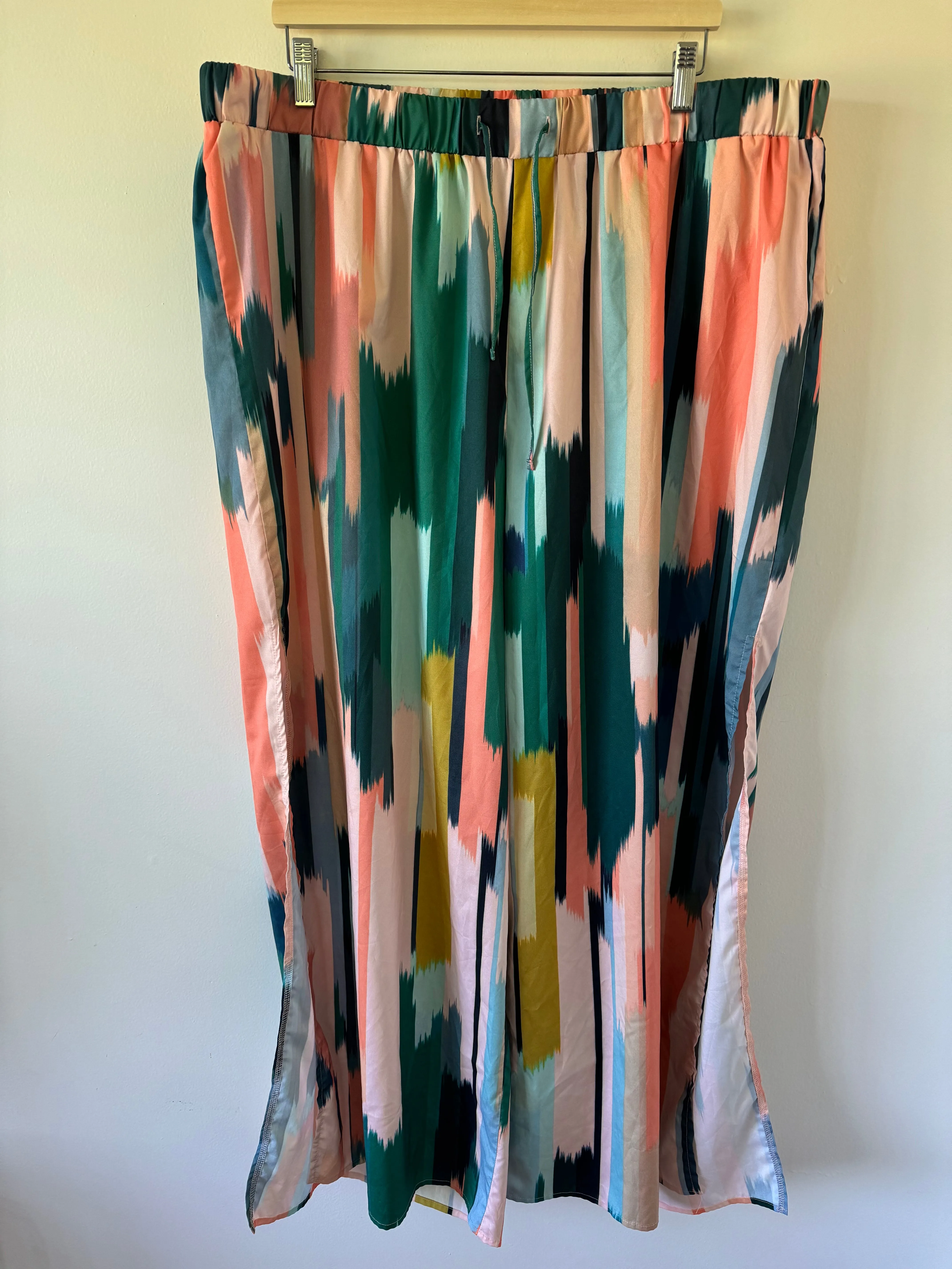 Split-Seam Flowy Brushstroke Pants (2X-4X)