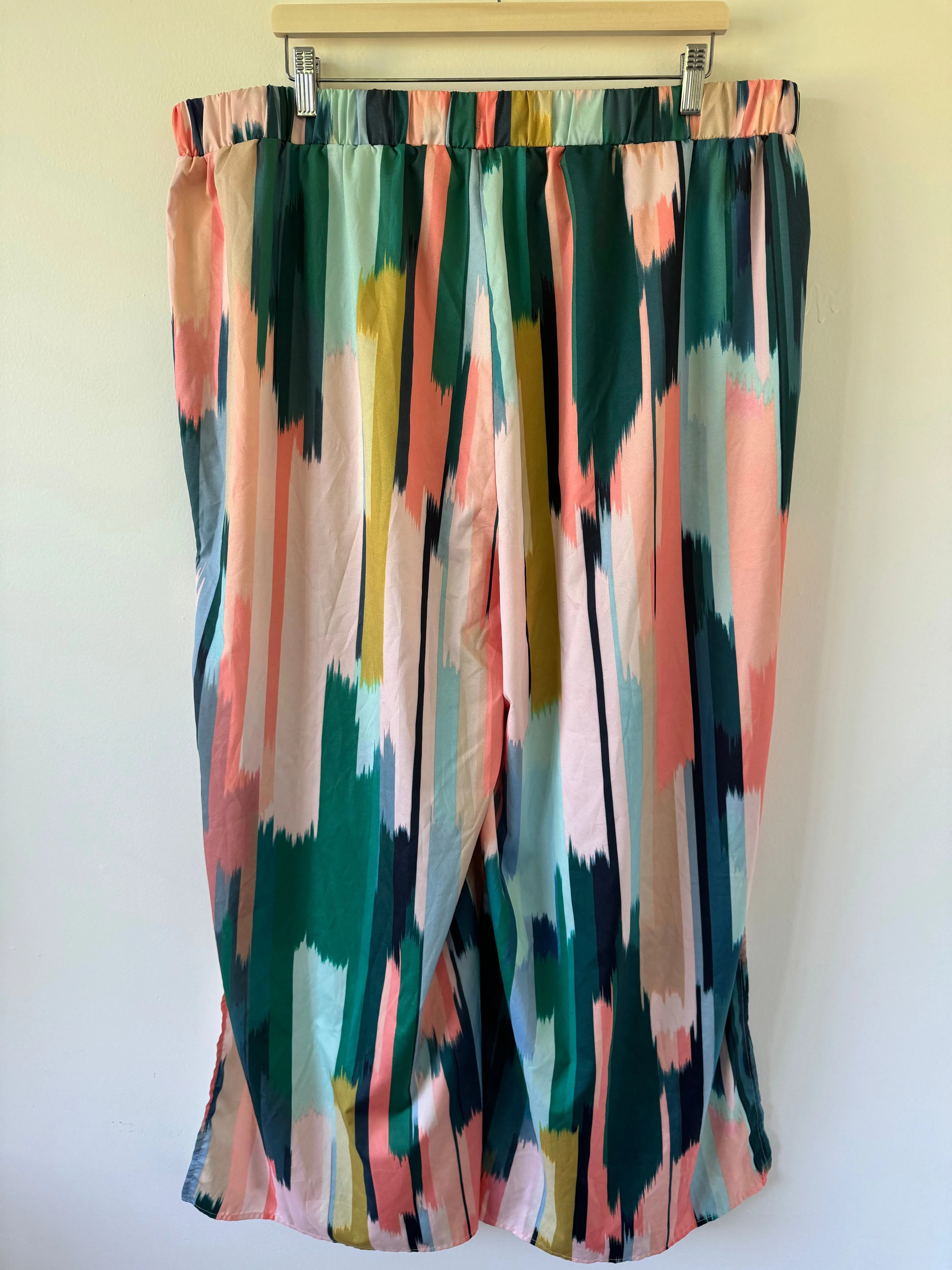 Split-Seam Flowy Brushstroke Pants (2X-4X)